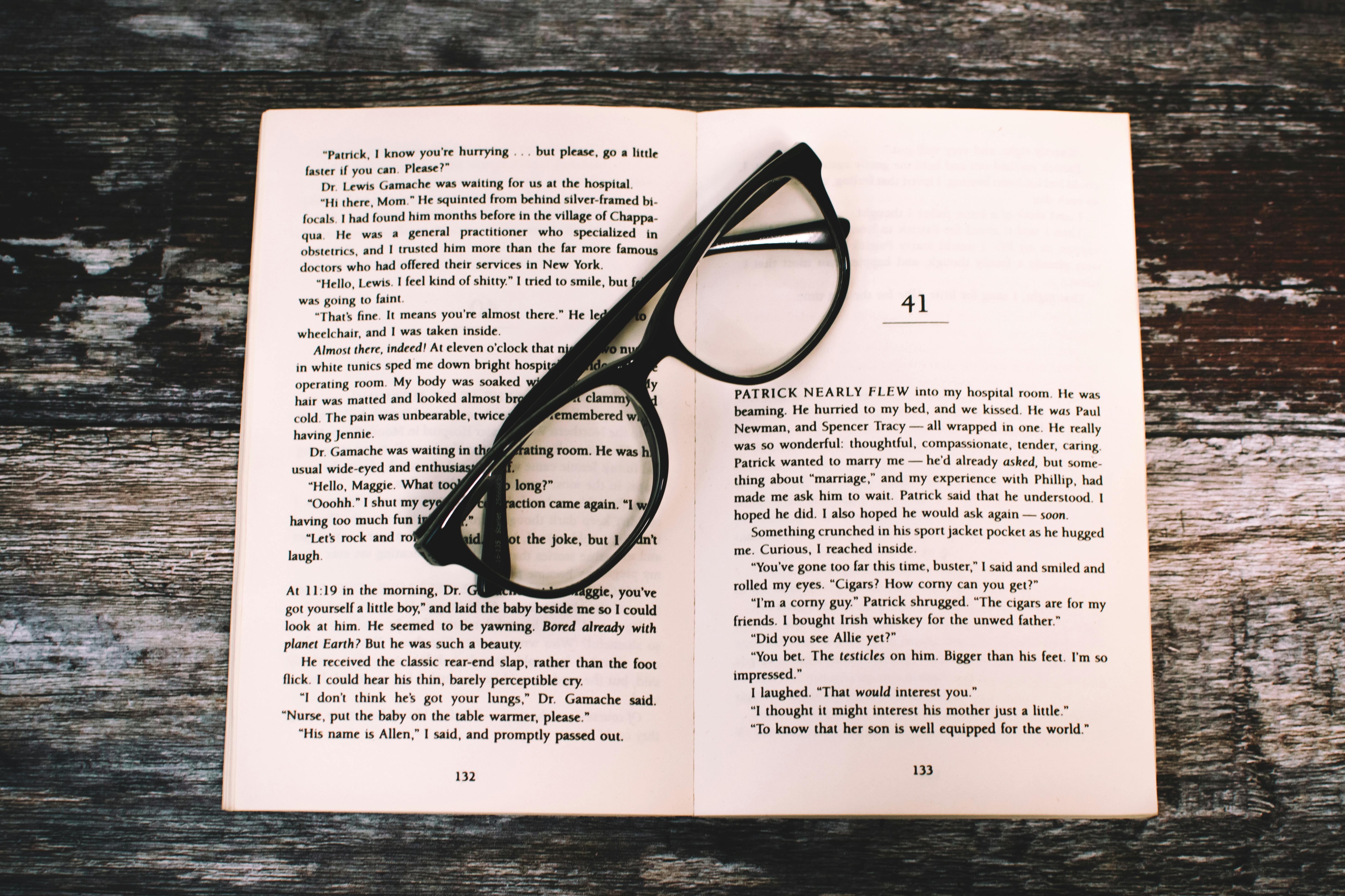 A Comprehensive Guide: How to Choose the Right Reading Glasses